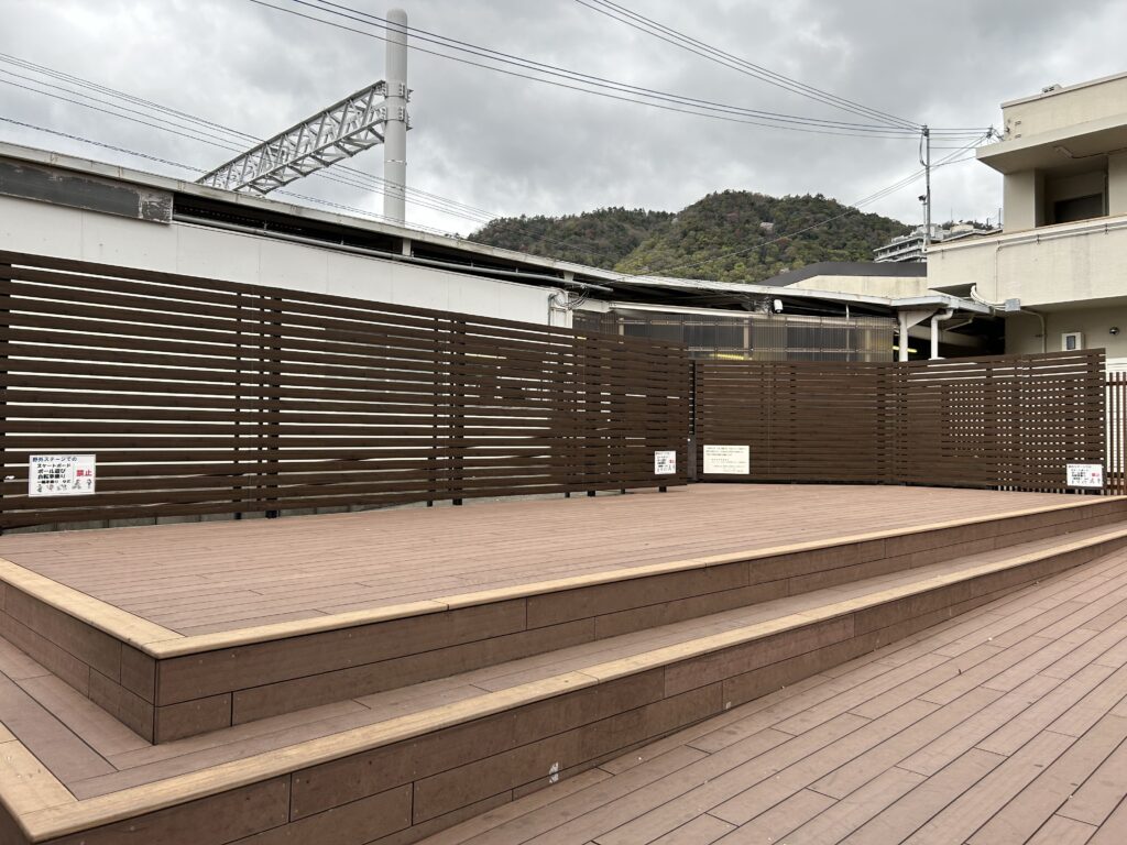箕面駅前ステージ